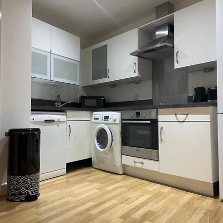 Entire Town Centre 2 Bedroom Apartment Very Close To Beach Bournemouth Esterno foto