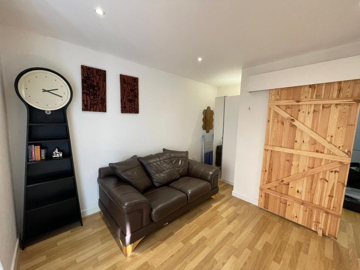 Entire Town Centre 2 Bedroom Apartment Very Close To Beach Bournemouth Esterno foto