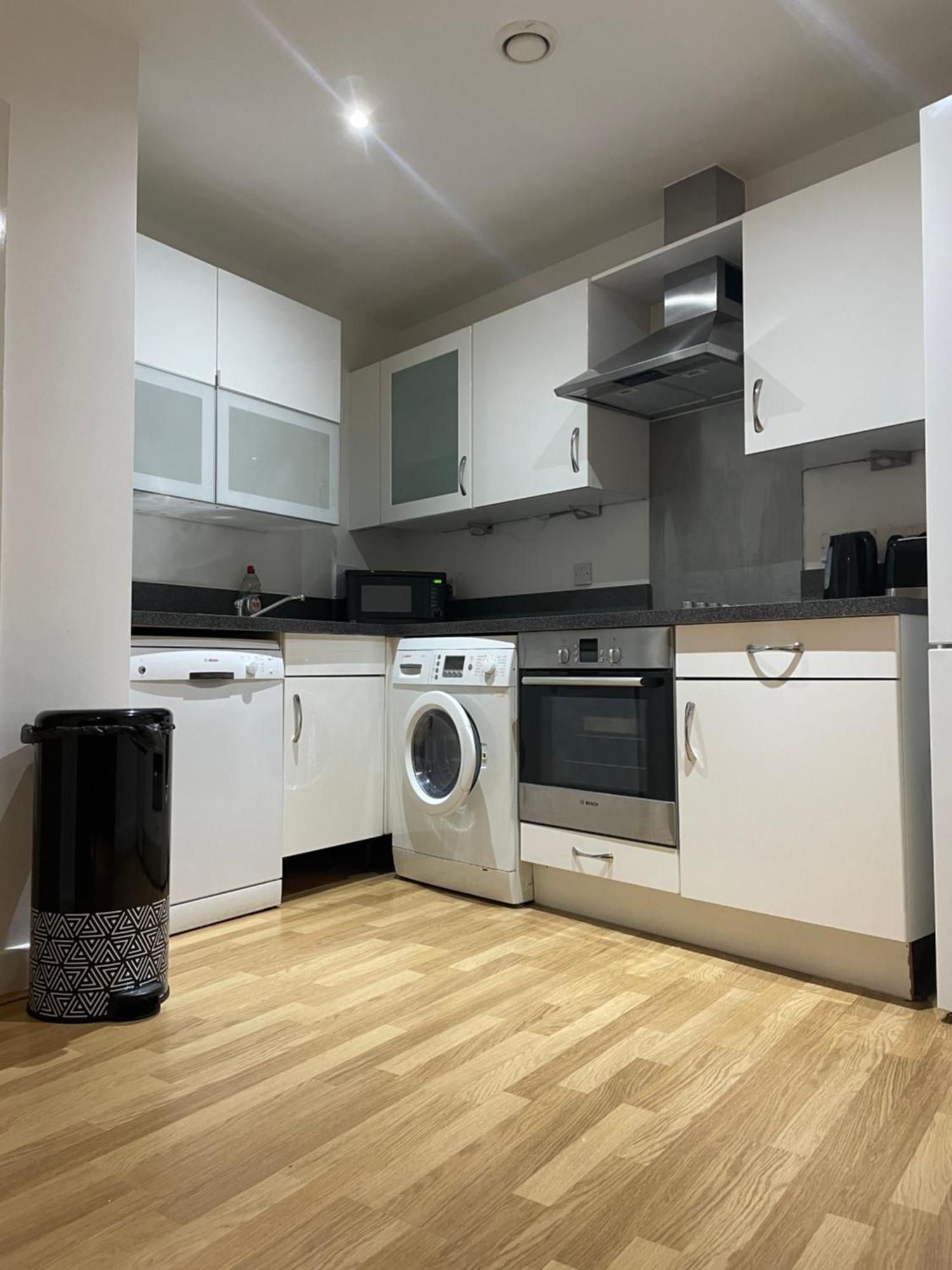 Entire Town Centre 2 Bedroom Apartment Very Close To Beach Bournemouth Esterno foto
